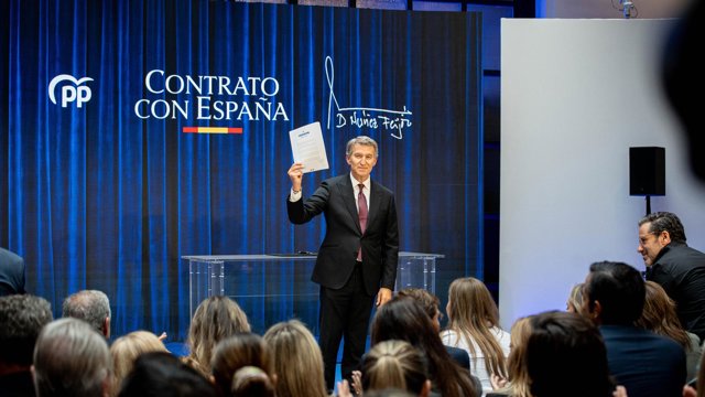 El presidente del PP, Alberto Núñez Feijóo, durante su “Contrato con España”, en Espacio Larra, a 19 de octubre de 2026, en Madrid (España). El documento se concibe como el "acta fundacional" de su proyecto político y recoge los principios rectores esenci