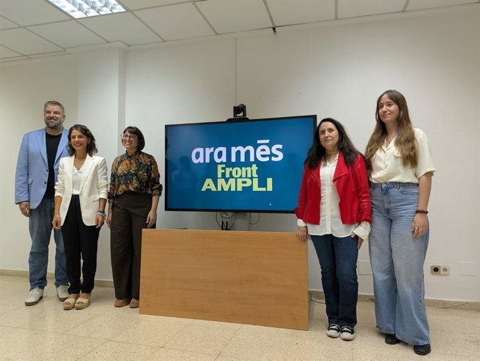 Los representantes de Ara Més-Front Ampli, este lunes en una rueda de prensa.