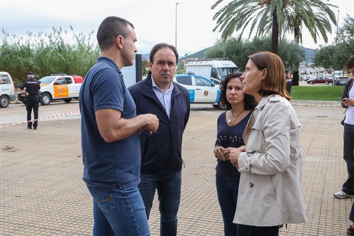 El jefe del Consell, Juanfran Pérez Llorca, visita el Centro Polivalente de Oliva acompañado por la consellera de Servicios Sociales, Elena Albalat; el presidente de la Diputació de València, Vicent Mompó, y la alcaldesa de la localidad, Yolanda Pastor