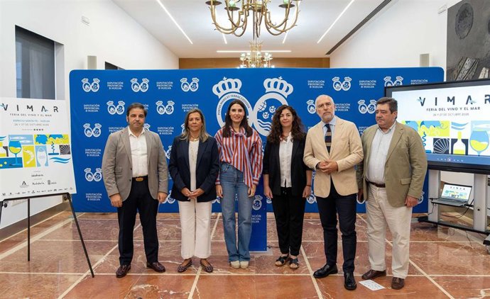 Foto de familia de la presentación Vimar en la Diputación de Huelva.