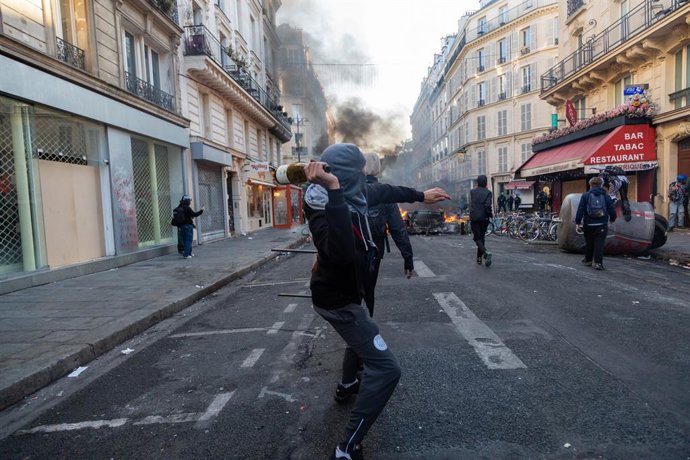Paris, France: IPA89895773 - Paris, protest on October 18 near Place de la République; protesters clashed with police; a protester threw a bottle at the police,Image: 1144646888, License: Rights-managed, Restrictions: * Italy Rights OUT *, Model Release: 