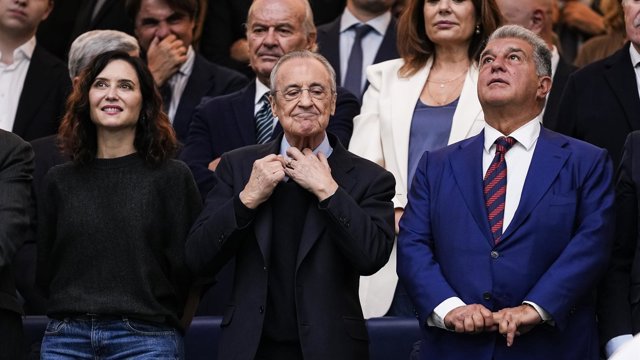 Archivo - Florentino Pérez junto a Joan Laporta en el palco del Santiago Bernabéu
