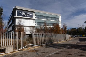 Archivo - Fachada de la sede de Indra, a 25 de noviembre de 2025, en Alcobendas, Madrid (España).