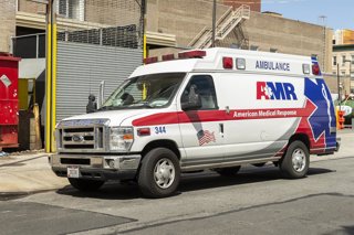 Archivo - April 4, 2020, New York, New York, United States: Ambulance from Ohio arrived to help with COVID-19 emergency in New York City stands next to Wyckoff Heights Medical Center in Brooklyn