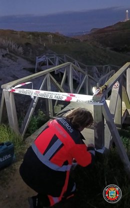 Bomberos de Santander acordonan la pasarela del Puente del Diablo