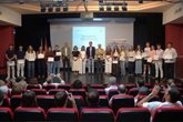 Foto: La colaboración entre el Ayuntamiento de Estepa (Sevilla) y Calgovsa dota de becas de 1.000 euros a 16 jóvenes