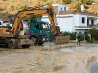 Arcos (Cádiz) trabaja en recuperar la normalidad en sus calles y casas tras la fuerte tromba de agua del lunes