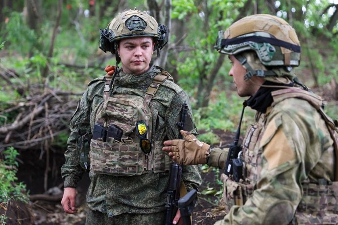 Archivo - 30 June 2025, Russia, Donetsk: Servicemen with the 90th Tank Division, Tsentr (C) Group of Forces, receive infantry assault training during the special military operation. Photo: Dmitry Yagodkin/TASS via ZUMA Press/dpa