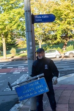 Frankismoari lotutako bi kale-izen aldatu ditu Gasteizko Udalak San Martin auzoan