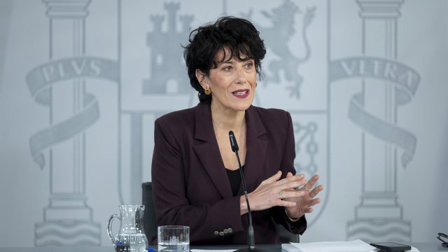 La ministra de Inclusión, Seguridad Social y Migraciones y portavoz del Gobierno, Elma Saiz, durante una rueda de prensa tras el Consejo de Ministros, a 13 de octubre de 2026, en Madrid (España).