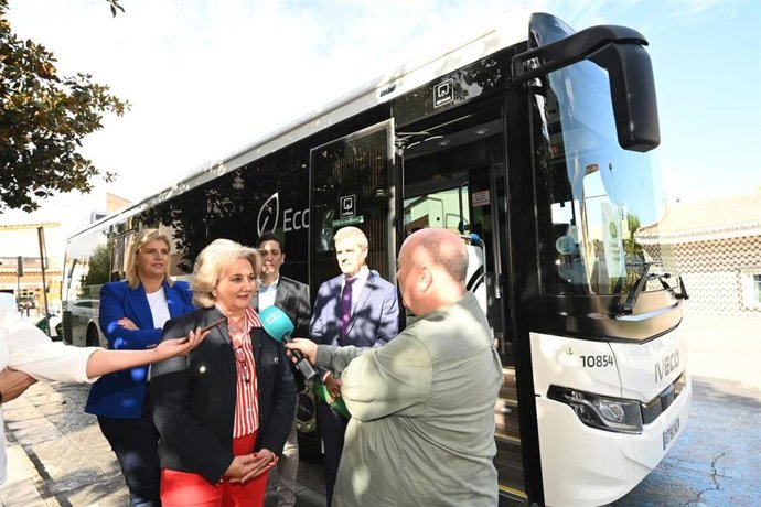 El municipio granadino de Vegas del Genil incorpora un servicio de bus 'búho' que comenzará a funcionar a partir del día 30 de octubre, los viernes, sábados y previos a festivos, entre las 24,00 y las 3,45 horas.