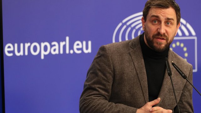 Archivo - El exconseller de la Generalitat Toni Comín, interviene durante una rueda de prensa el día en el que el Parlamento Europeo se ha manifestado a favor de suspender su inmunidad, en Bruselas (Bélgica), a 9 de marzo de 2021.