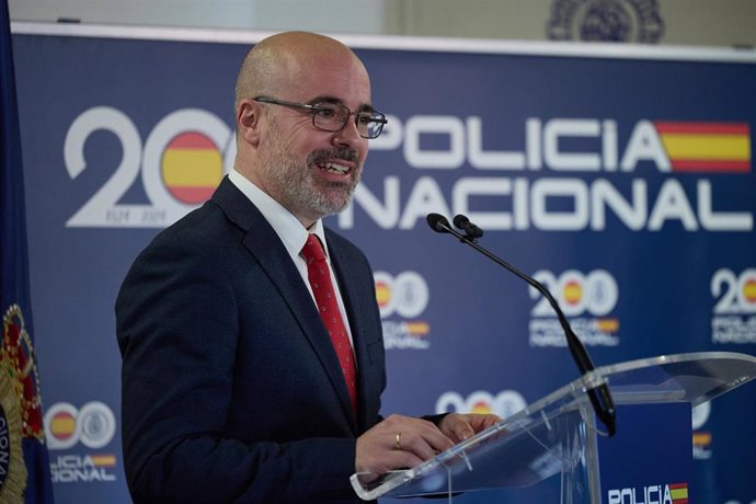 Archivo - El delegado del Gobierno, Francisco Martín, interviene durante el acto de toma de posesión del nuevo comisario, en la Comisaría de Leganés, a 14 de enero de 2025, en Leganés, Madrid (España).