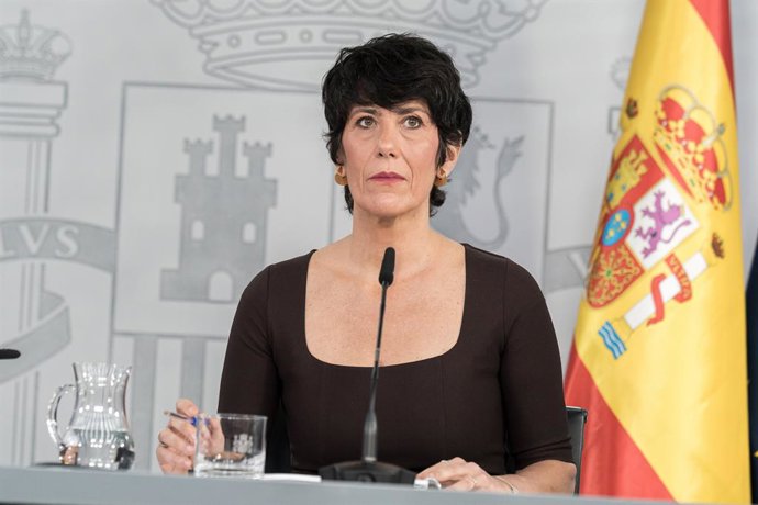 Archivo - Arxiu - La ministra d'Inclusió; Seguretat Social i Migracions i portaveu del Govern, Elma Saiz, durant la roda de premsa després del Consell de Ministres, en el Palau de la Moncloa, a 15 de setembre del 2026, a Madrid (Espanya).