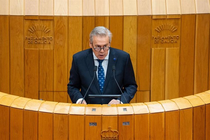 El conselleiro de Sanidade, Antonio Gómez Caamaño, comparece en el Pleno del Parlamento para dar cuenta de la reforma de Atención Primaria.
