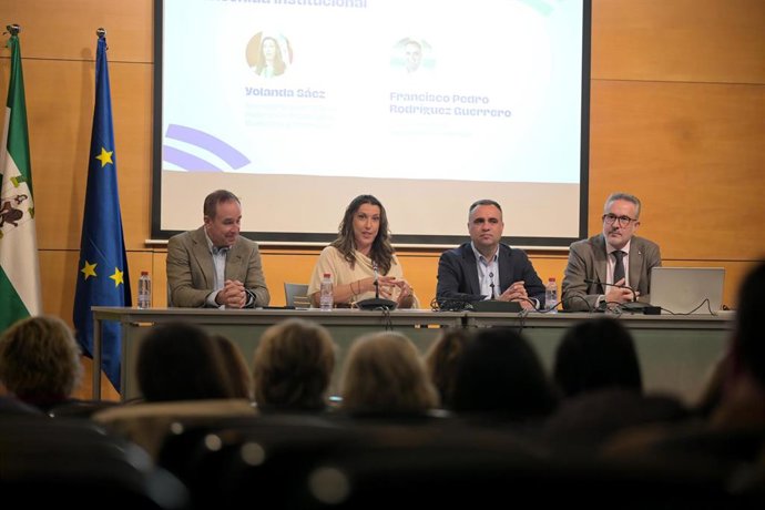 La apertura institucional de este encuentro de la Red EDIL Andalucía ha contado con la participación de Yolanda Sáez, secretaria general de la FAMP, y de Francis Rodriguez, presidente de la Diputación de Granada.