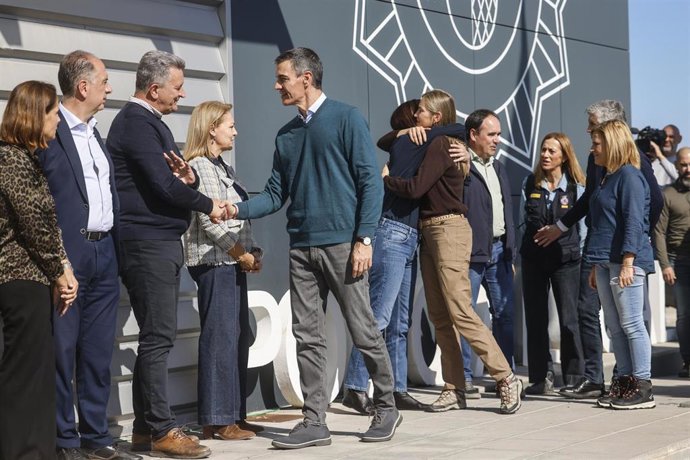 El presidente del Gobierno, Pedro Sánchez, durante una visita al Puesto de Mando Avanzado por la dana Adam, a 20 de octubre de 2026, en Oliva