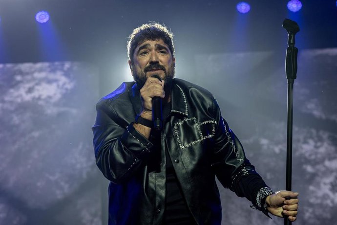 Archivo - El cantante Antonio Orozco durante una actuación en el Movistar Arena, a 19 de septiembre de 2026, en Madrid (España). 