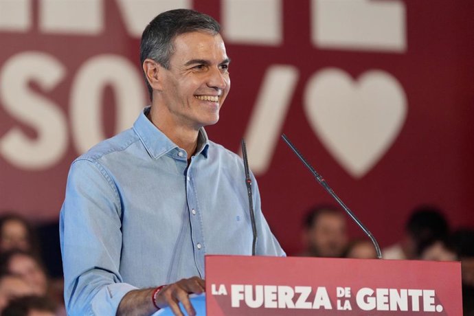 El presidente del Gobierno, Pedro Sánchez, durante un acto político de precampaña.