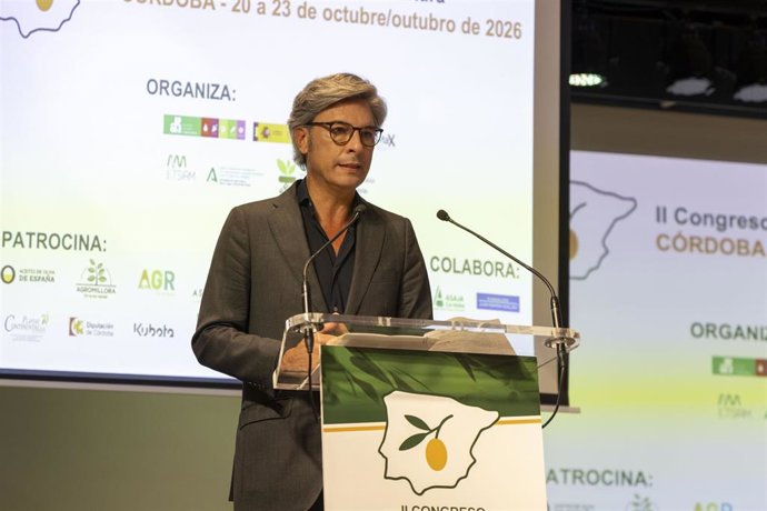 El delegado de Infraestructuras, Sostenibilidad y Agricultura de la Diputación de Córdoba, Andrés Lorite, en la inauguración del congreso.