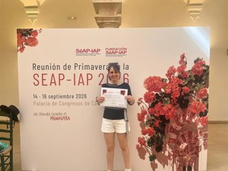 La residente de Anatomía Patológica de Granada ,Sara de Cabanye, premiada por el estudio de un tumor poco frecuente.