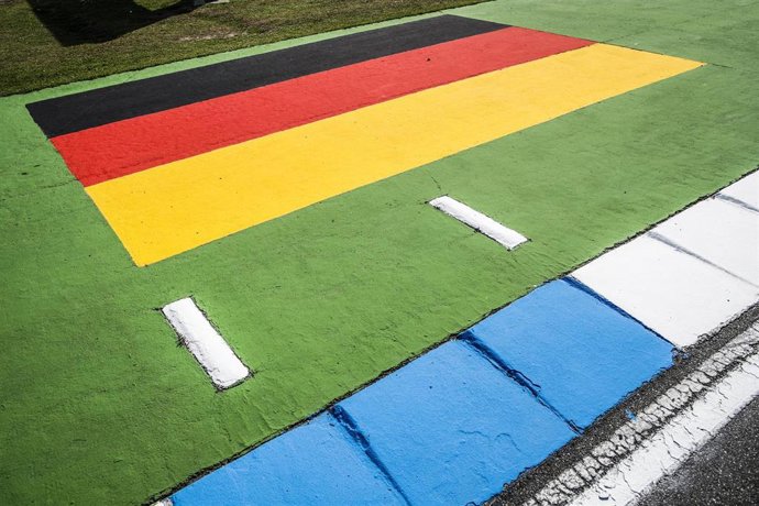 Archivo - Bandera de Alemania en el circuito alemán de Hockenheim.