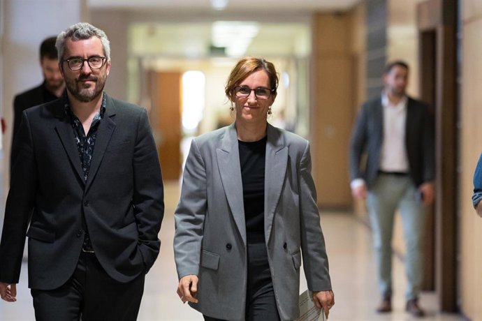 Archivo - La ministra de Sanidad, Mónica García, y el secretario de Estado de Sanidad, Javier Padilla, a su llegada a una rueda de prensa tras el pleno del Consejo Interterritorial del Sistema Nacional de Salud (CISNS), en la sede del Ministerio, a 14 de 