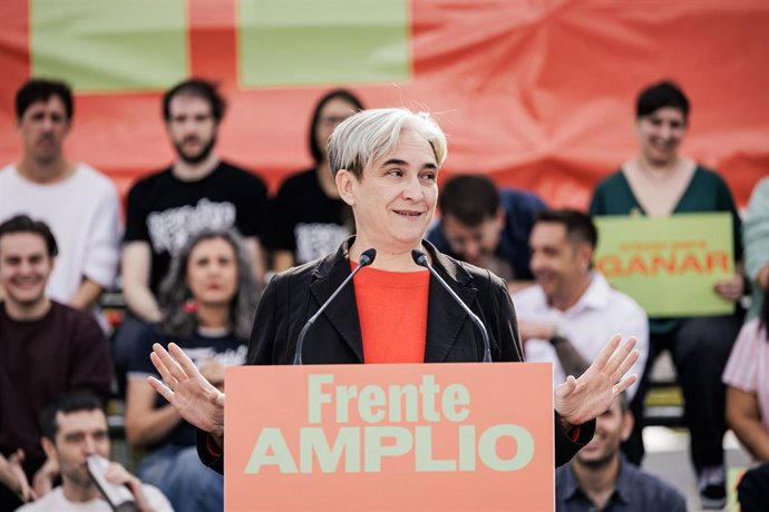 La exalcaldesa de Barcelona Ada Colau, durante el acto de presentación de su candidatura a las elecciones generales del 29N, en el Auditorio del Parque Lineal del Manzanares, a 17 de octubre de 2026, en Madrid (España). 