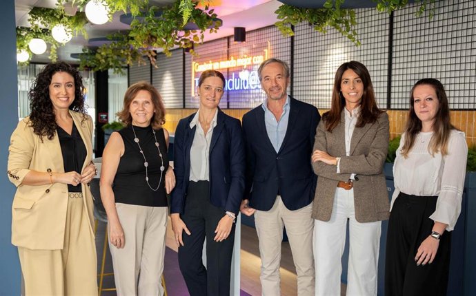 ASEET dona 7.000 euros al 'Proyecto Lucía' de ILUNION Hotels