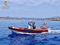 Hallan el cadáver de un hombre flotando en el mar durante el temporal en Menorca