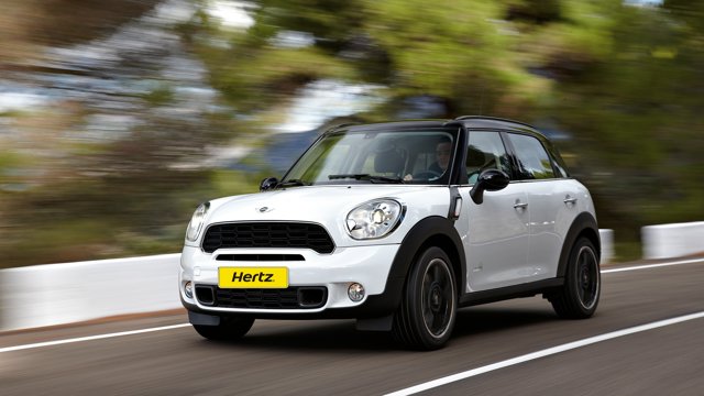 Archivo - Coche Hertz