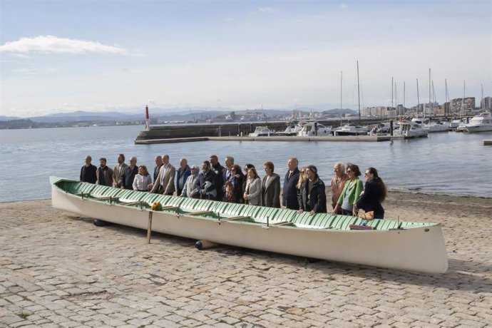 Acto de entrega a la Asociación Navigatio de la trainera para el proyecto Sotileza.