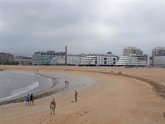 Foto: Gijón renueva las banderas EcoPlayas 2026 para San Lorenzo, Poniente y Arbeyal