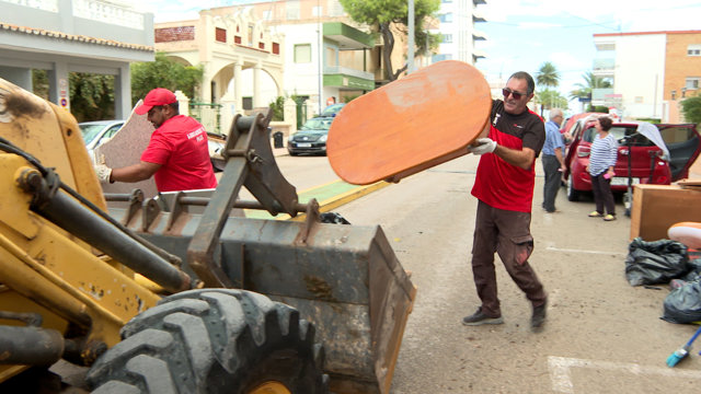 Vecinos de Piles vuelven a sus casas: "Toda mi vida está aquí y todo está destro