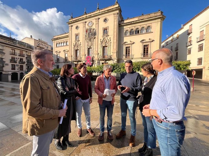 Miembros de Jaén Centro con concejales del PP y Vox