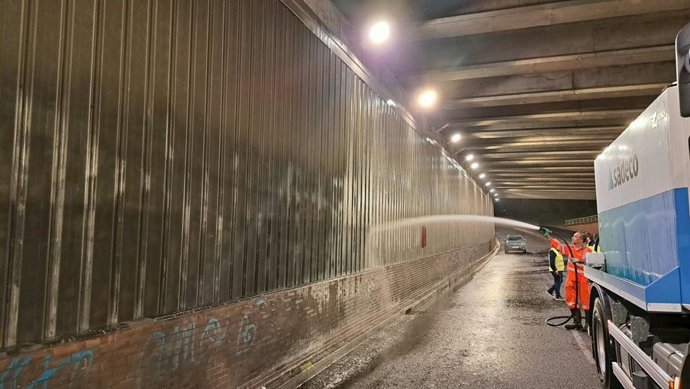Sadeco acomete la limpieza del túnel que une la avenida de la Libertad y Carlos III.