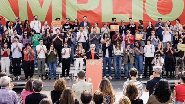 La exalcaldesa de Barcelona Ada Colau, durante el acto de presentación de su candidatura a las elecciones generales del 29N, en el Auditorio del Parque Lineal del Manzanares, a 17 de octubre de 2026, en Madrid (España).