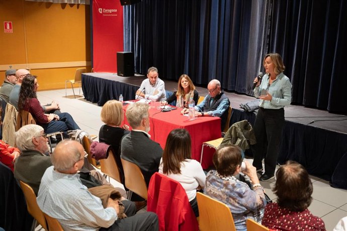 La secretaria general del PSOE Aragón, Pilar Alegría, en el encuentro convocado en Zaragoza por la iniciativa ciudadana Senadoras y Senadores por la Democracia.