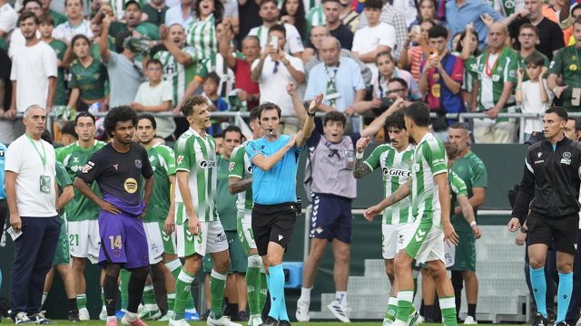 Ricardo de Burgos Bengoetxea anula el gol de Giovani Lo Celso en el Real Betis-FC Barcelona