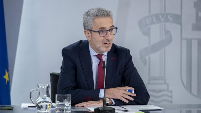 El ministro de Hacienda, Arcadi España, durante una rueda de prensa tras el Consejo de Ministros, a 13 de octubre de 2026, en Madrid (España).