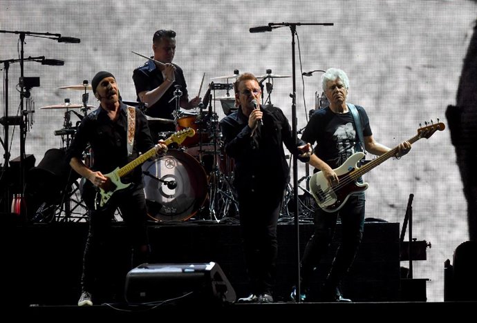 Archivo - 19 November 2019, Australia, Adelaide: Irish rock band U2 perform at Adelaide Oval in Adelaide. Photo: Sam Wundke/AAP/dpa