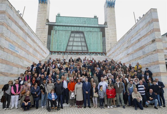 El consejero de Cultura, Turismo y Deporte, Luis Martínez Abad, asiste al estreno del documental ‘La patria de los heladeros’.
