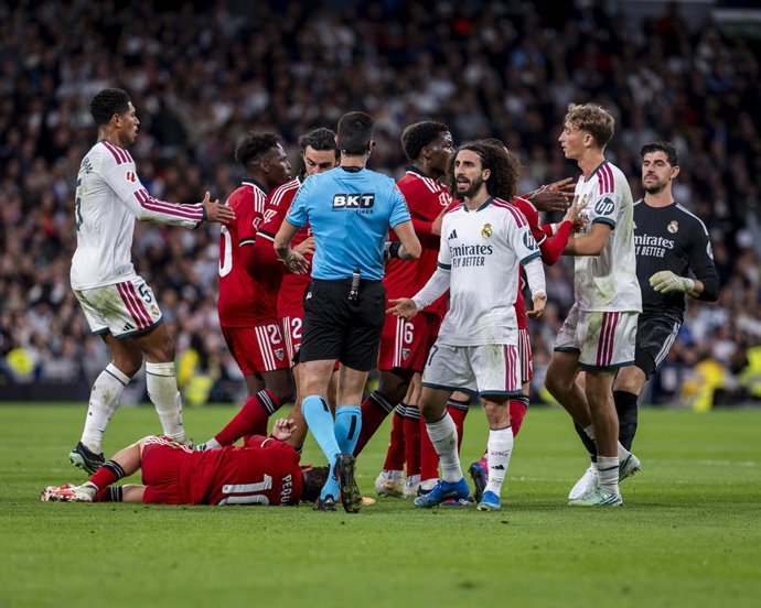 October 18, 2026, Madrid, Madrid, Spain: Players of both teams (from L to R) Jude Bellingham, Chidera Ejuke, Juan Iglesias, Marc Cucurella, Dean Huijsen against referee Mateo Busquets Ferrer during the LaLiga EA Sports football match between Real Madrid C