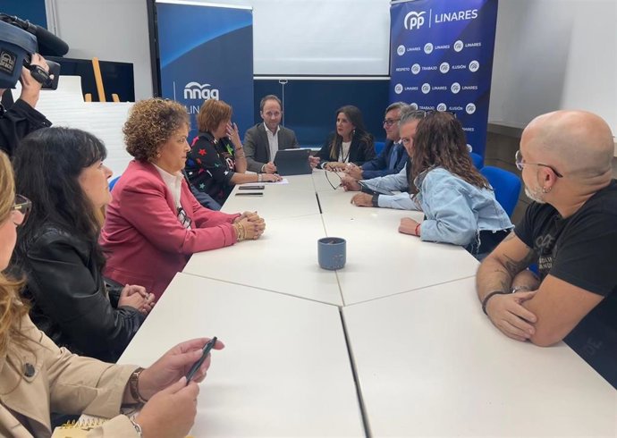 El presidente del PP de Jaén, Erik Domínguez, en una reunión de trabajo con representantes de la Plataforma por la Dignidad de los Autónomos 30N.