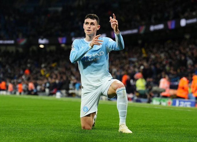 El jugador del Manchester City Phil Foden celebrando uno de sus goles ante el AEK.
