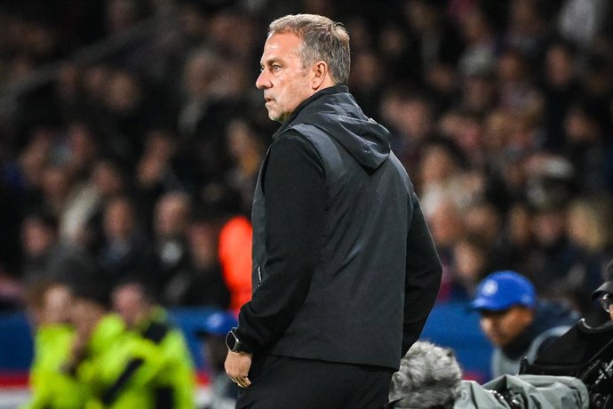 20 October 2026, France, Paris: Barcelona coach Hansi Flick stands on the touchline during the UEFA Champions League soccer match between Paris Saint-Germain and FC Barcelona at Parc des Princes Stadium. Photo: Matthieu Mirville/ZUMA Press Wire/dpa
