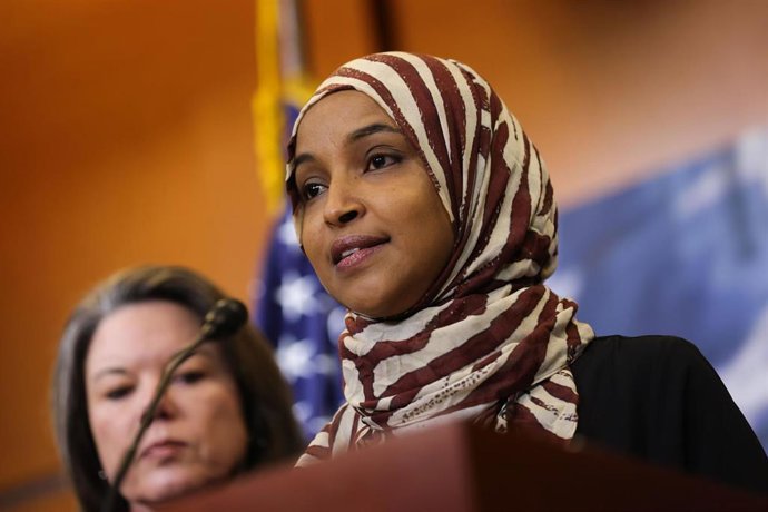 Archivo - La congresista estadounidense, Ilhan Omar, durante una rueda de prensa.