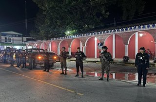 Agentes de la Policía Nacional Civil (PNC) de Guatemala desplegados en una operación de seguridad