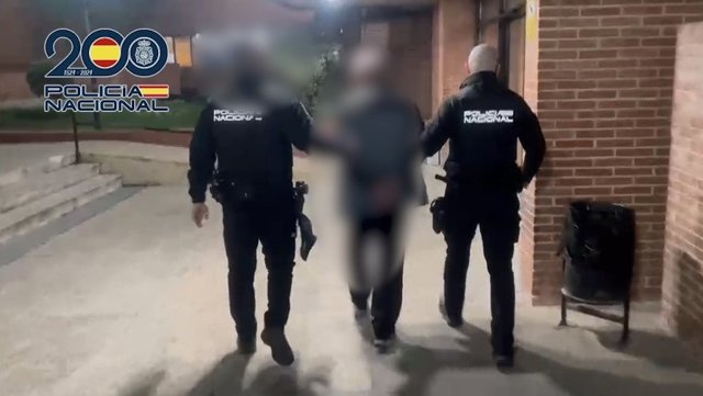Detenido un hombre por la muerte a puñaladas de una mujer en una urbanización de Carbanchel