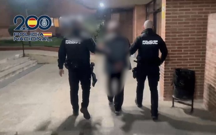 Detenido un hombre por la muerte a puñaladas de una mujer en una urbanización de Carbanchel